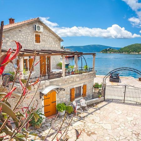 Apartments Villa Serventi Tivat Exterior photo