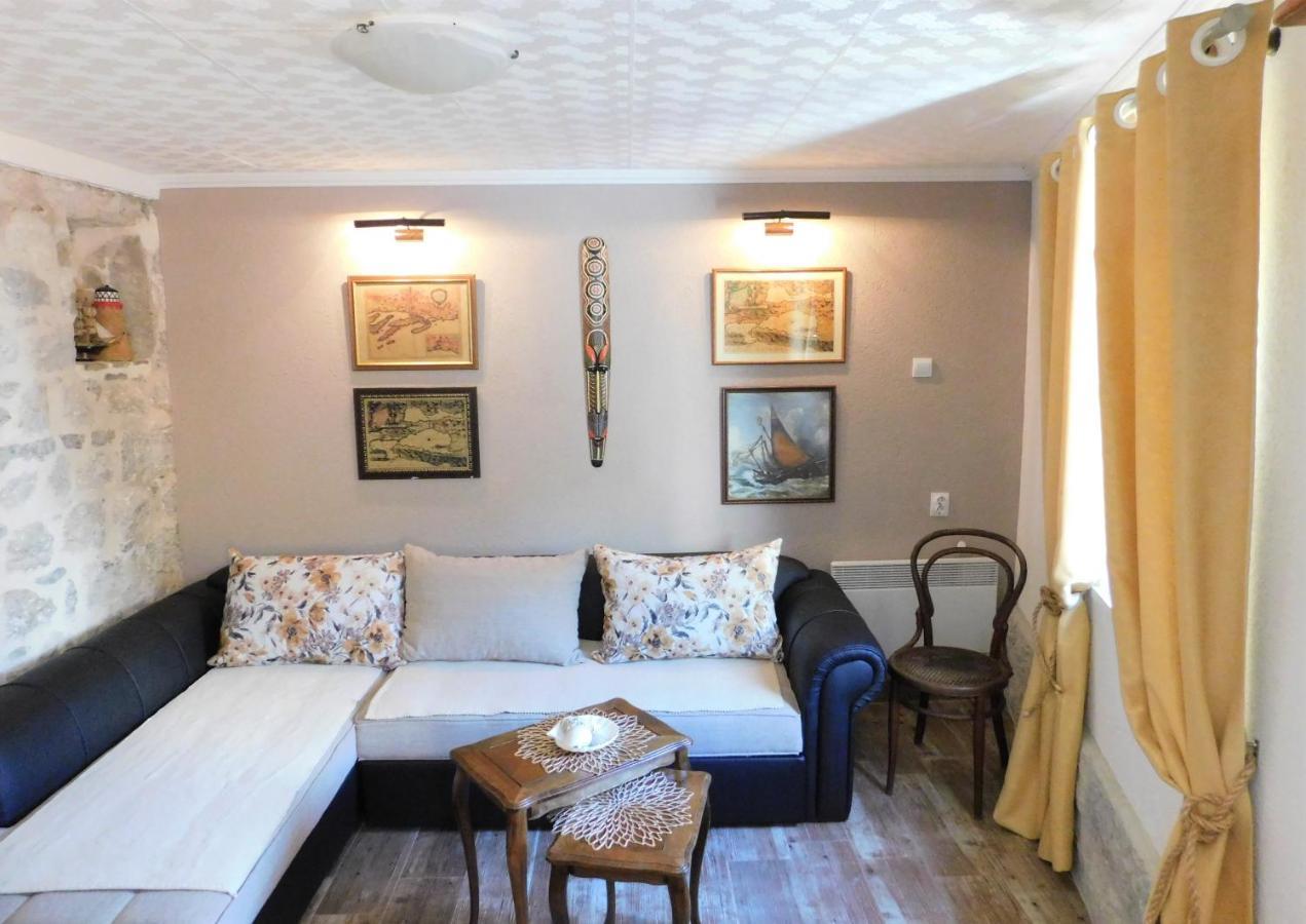 Apartments Villa Serventi Tivat Exterior photo