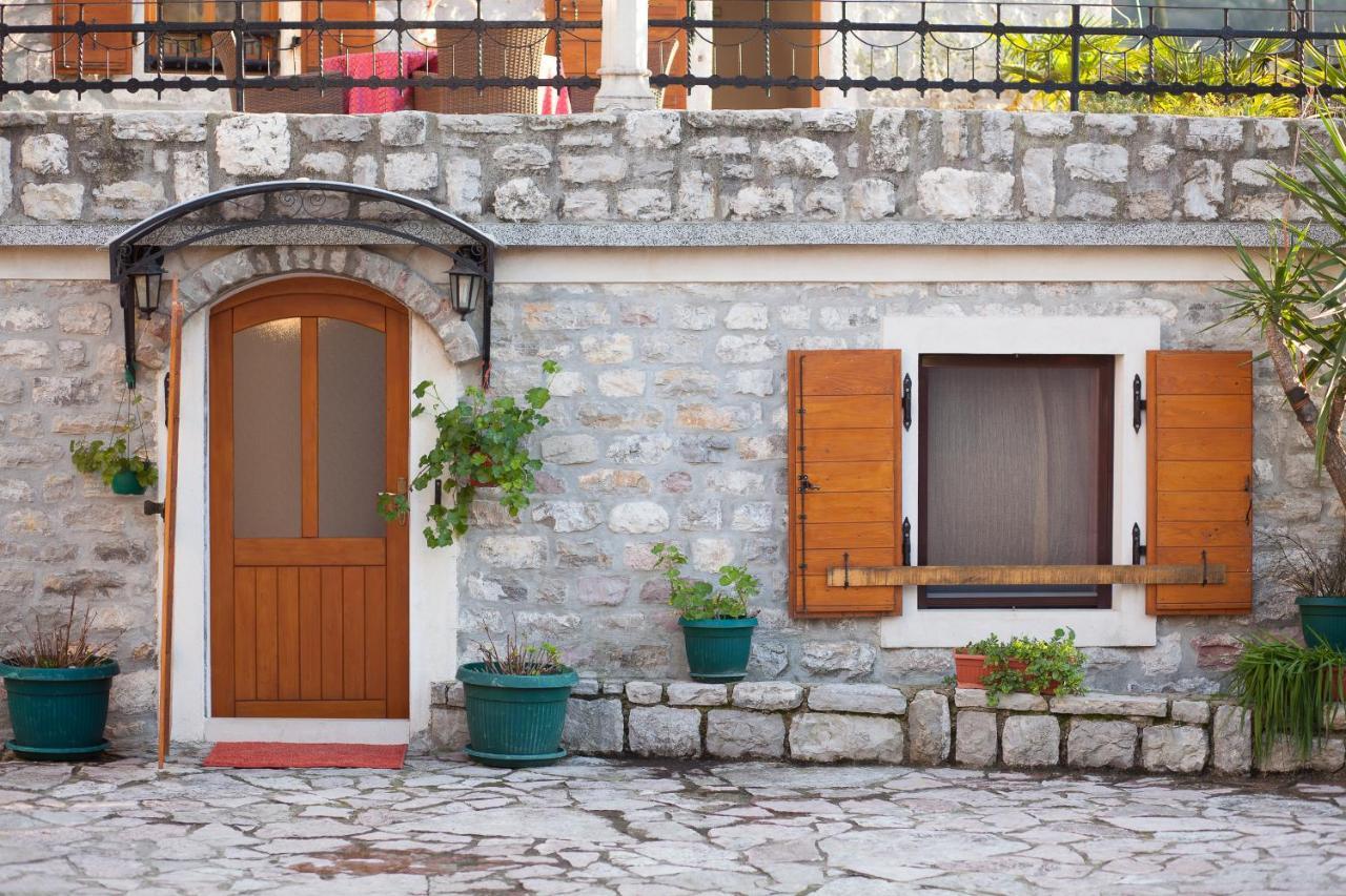 Apartments Villa Serventi Tivat Exterior photo