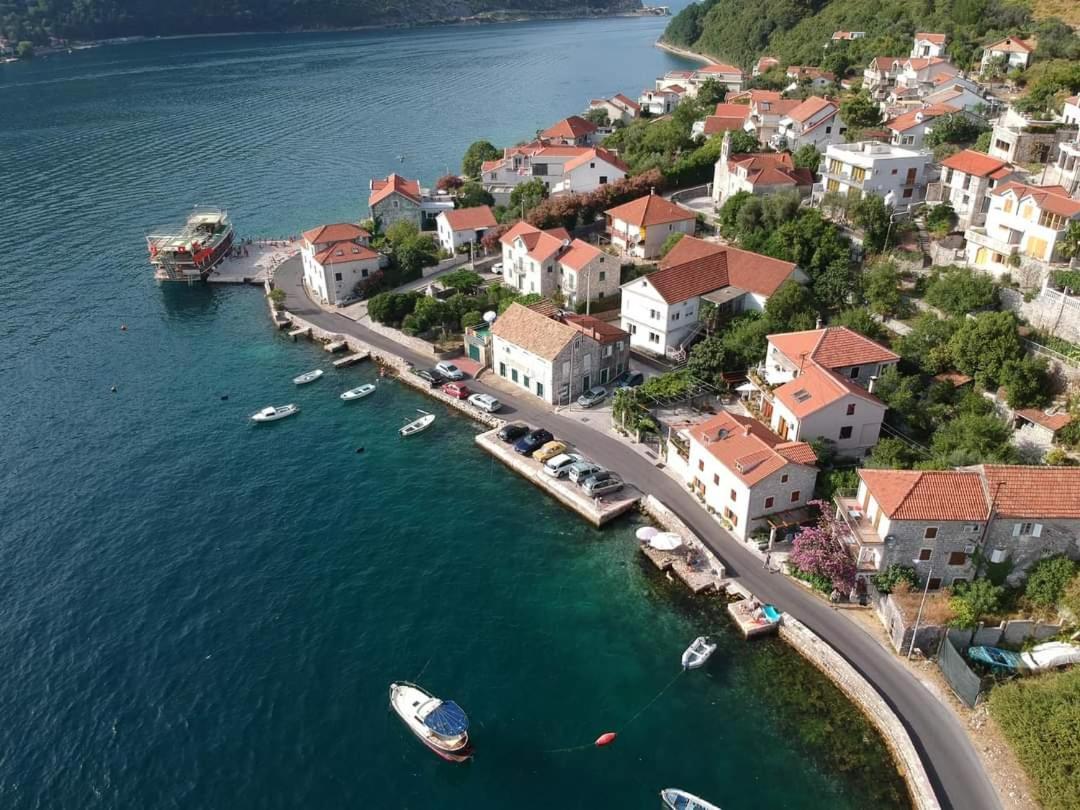 Apartments Villa Serventi Tivat Exterior photo