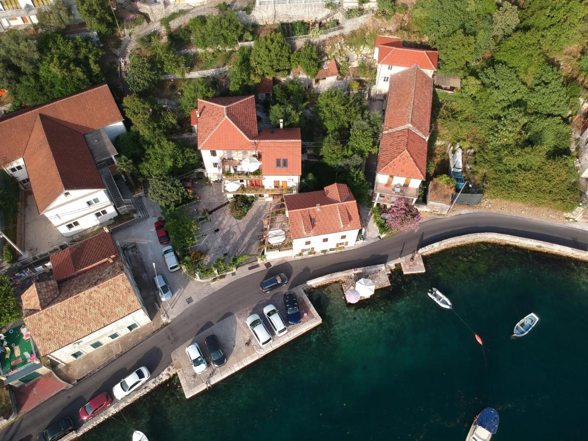 Apartments Villa Serventi Tivat Exterior photo