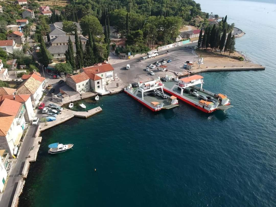 Apartments Villa Serventi Tivat Exterior photo