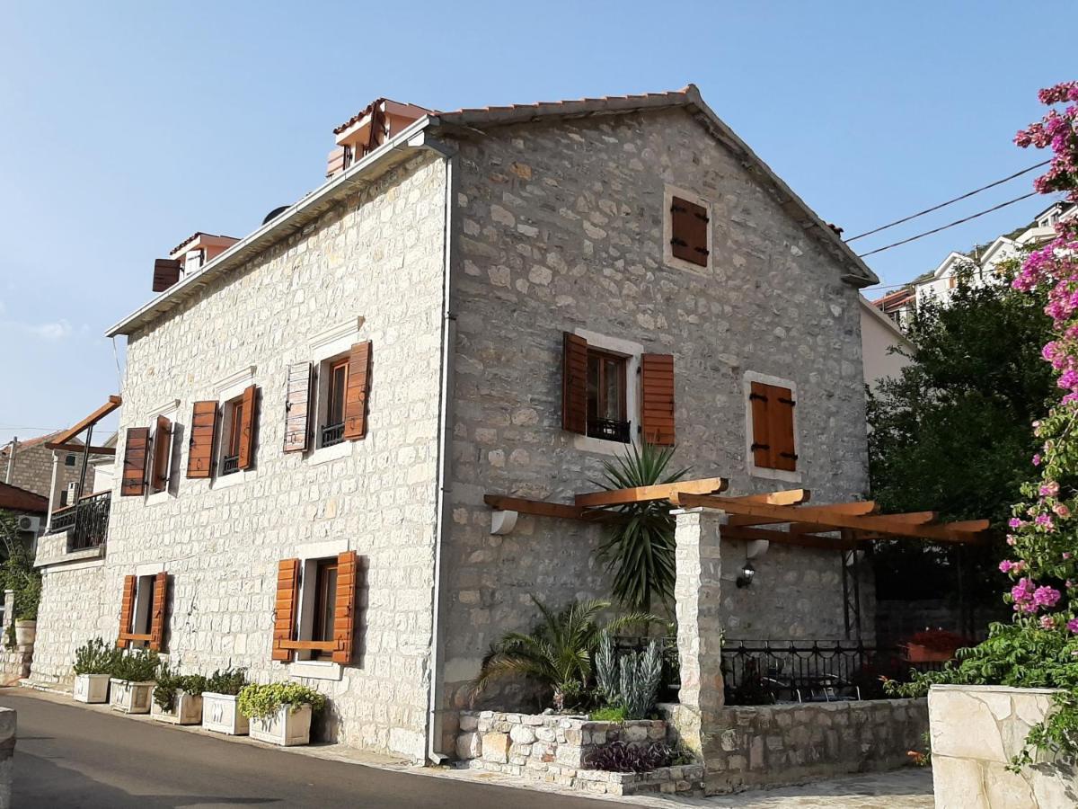 Apartments Villa Serventi Tivat Exterior photo