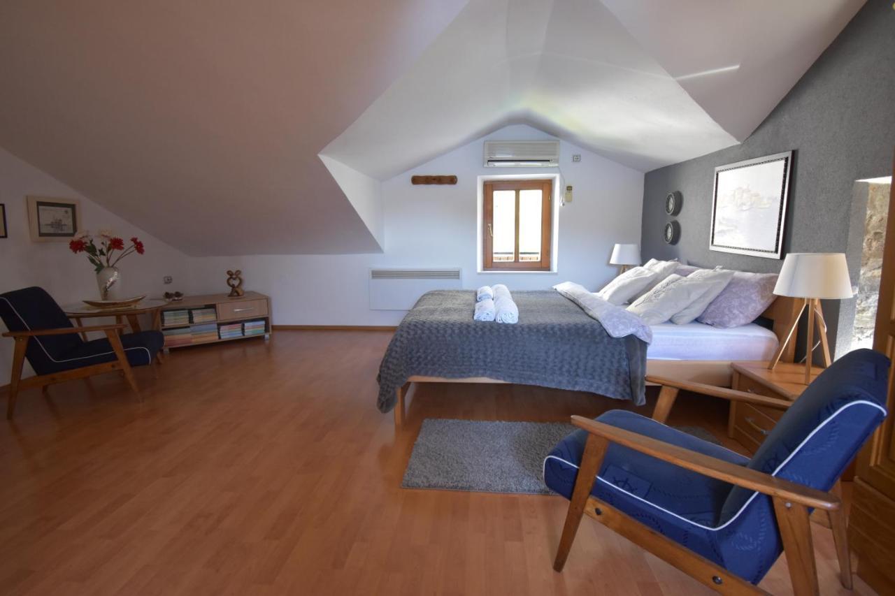 Apartments Villa Serventi Tivat Exterior photo