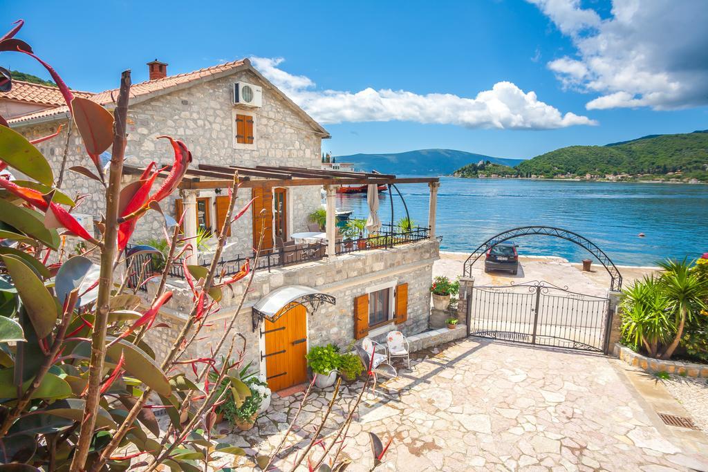 Apartments Villa Serventi Tivat Exterior photo
