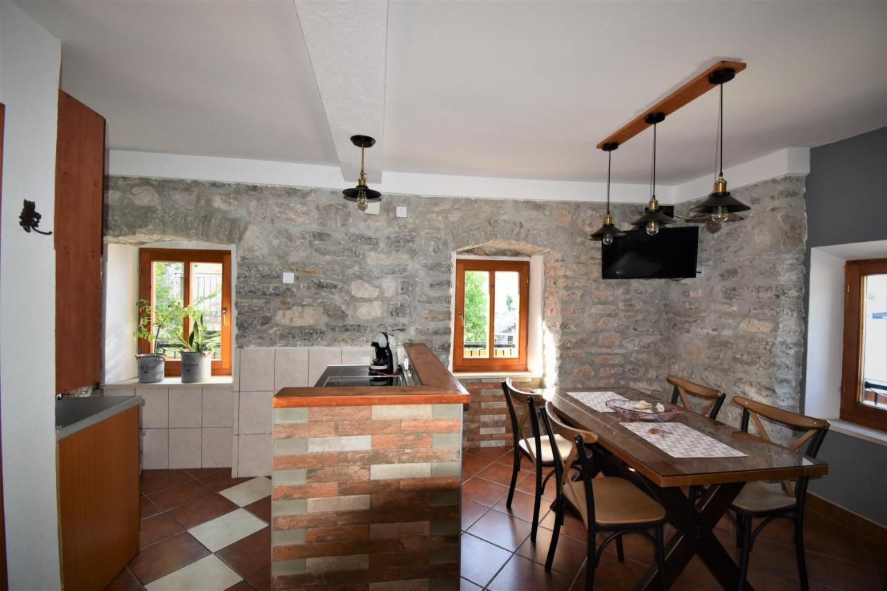 Apartments Villa Serventi Tivat Exterior photo