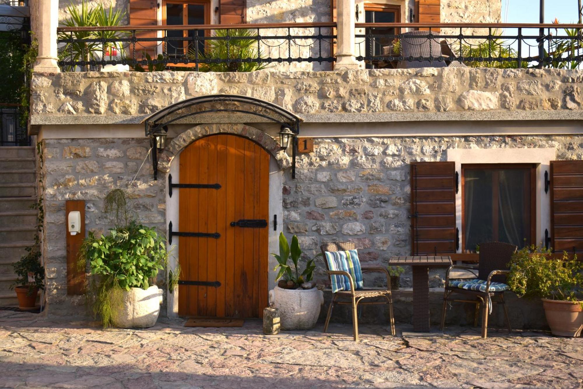 Apartments Villa Serventi Tivat Exterior photo