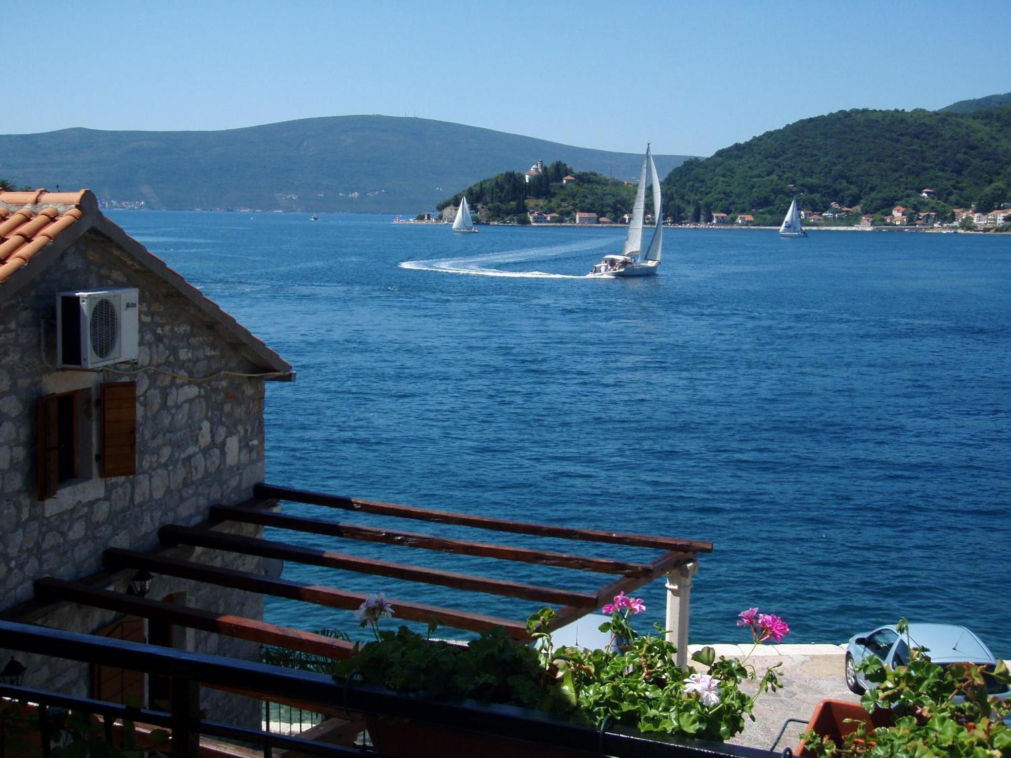 Apartments Villa Serventi Tivat Exterior photo