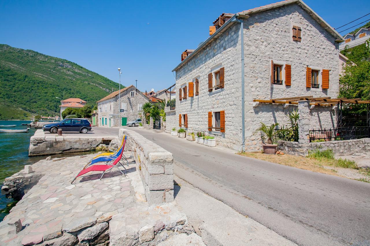 Apartments Villa Serventi Tivat Exterior photo