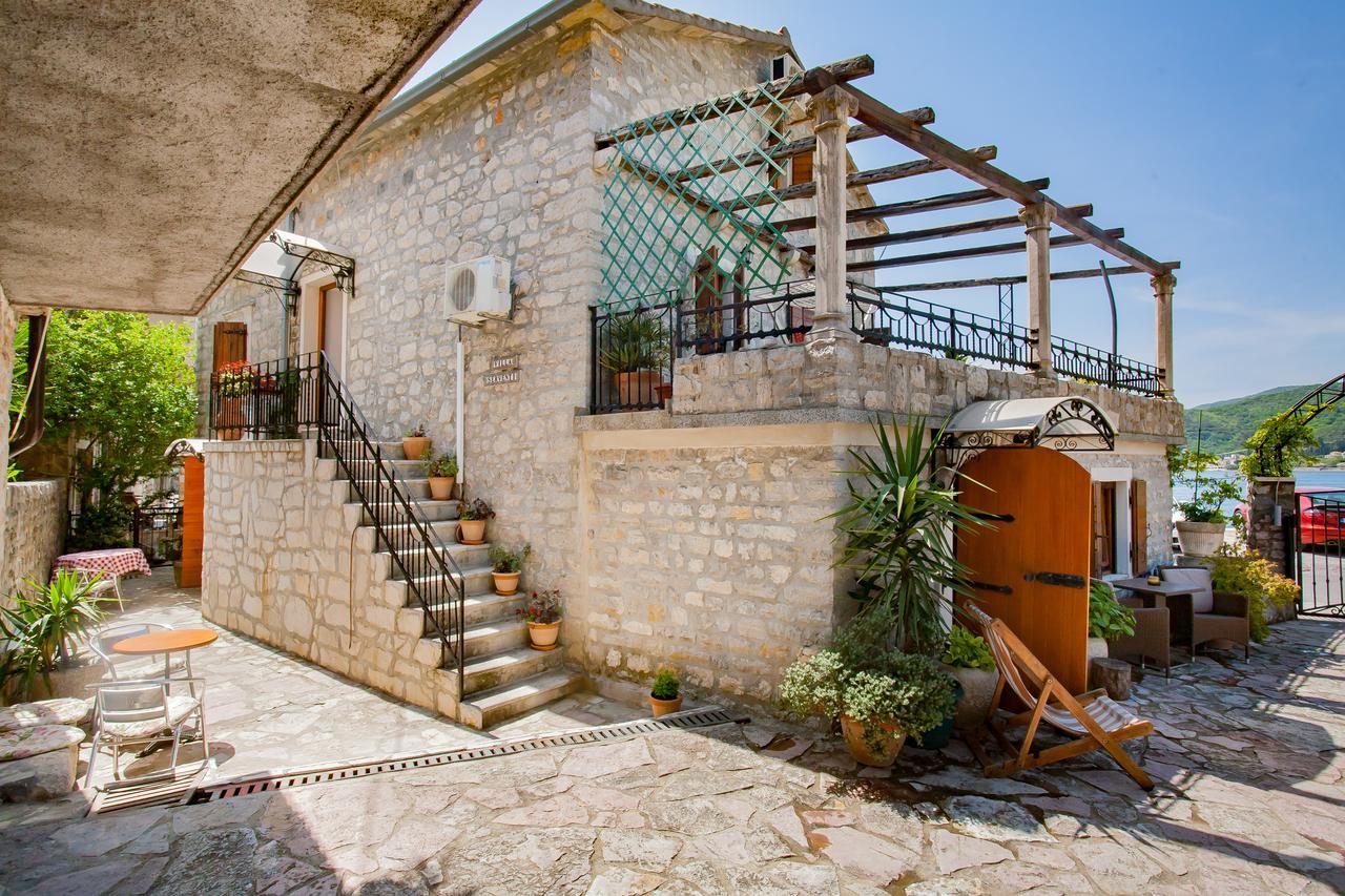 Apartments Villa Serventi Tivat Exterior photo