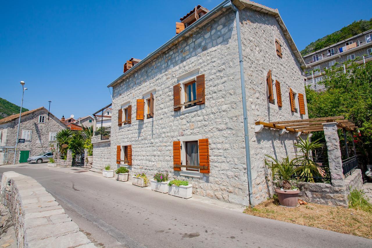 Apartments Villa Serventi Tivat Exterior photo