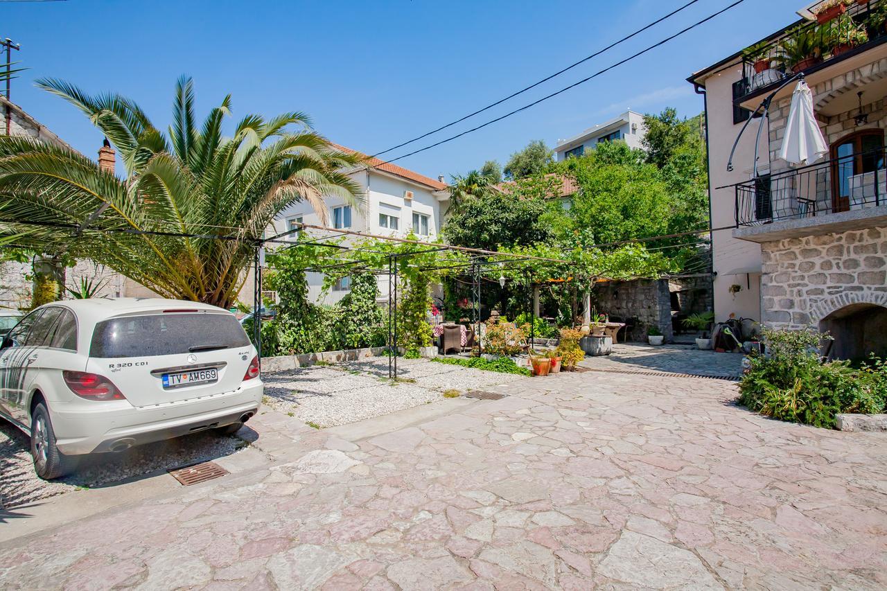 Apartments Villa Serventi Tivat Exterior photo