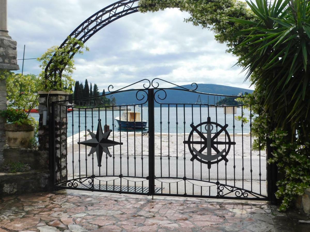 Apartments Villa Serventi Tivat Exterior photo