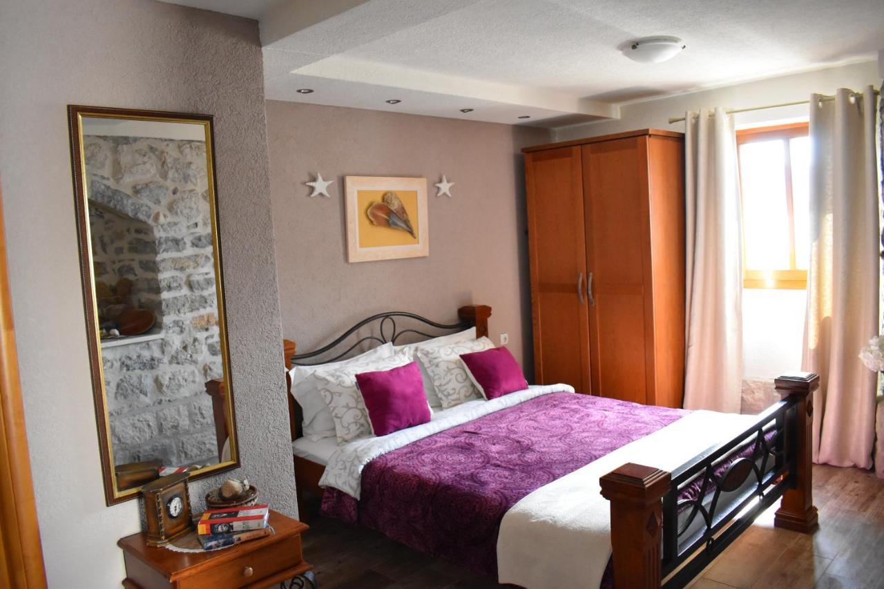 Apartments Villa Serventi Tivat Exterior photo